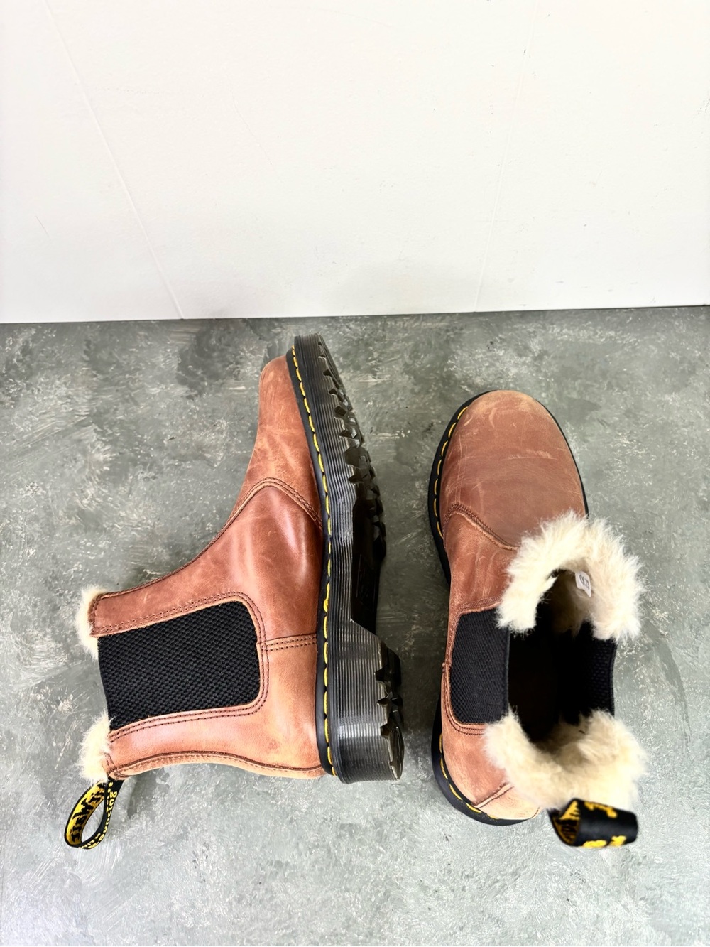 Dr Martens 2976 Leonore Chelsea Boots Faux Fur Lined Saddle Tan size 7 brown - Picture 8 of 10